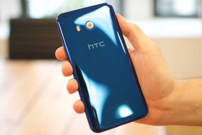 Hai mặt của HTC U11 Plus  1