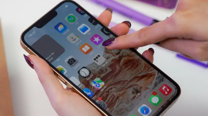 iPhone 13 bị mất sóng, không nhận SIM?
